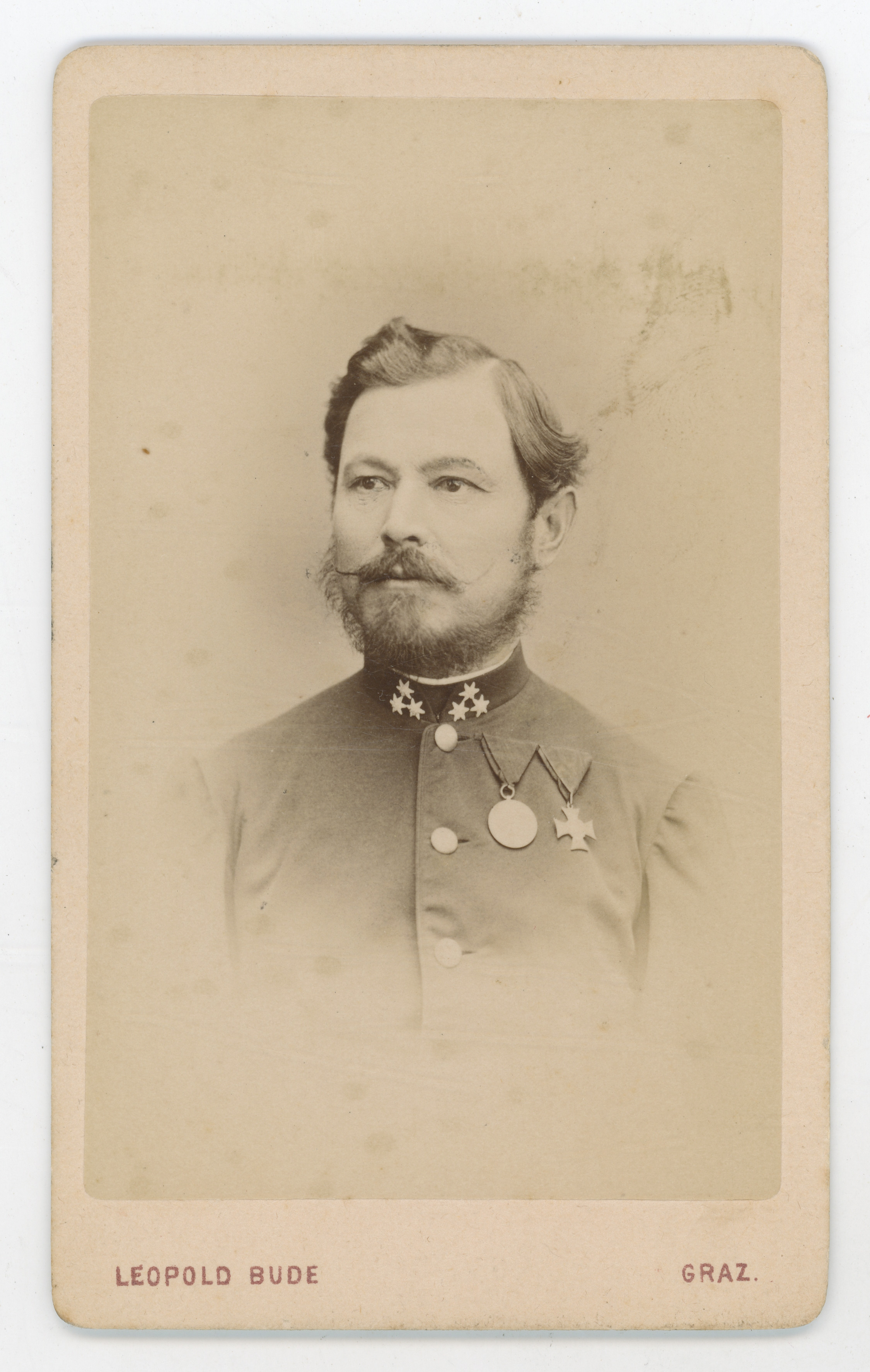 Leopold (1840––1907) Bude, Časnik s ordenom i križem