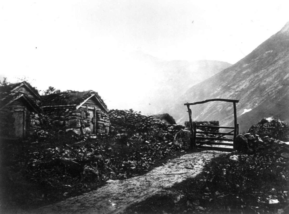 Knud Knudsen, Parti fra Nordangerdalen, Søndmør