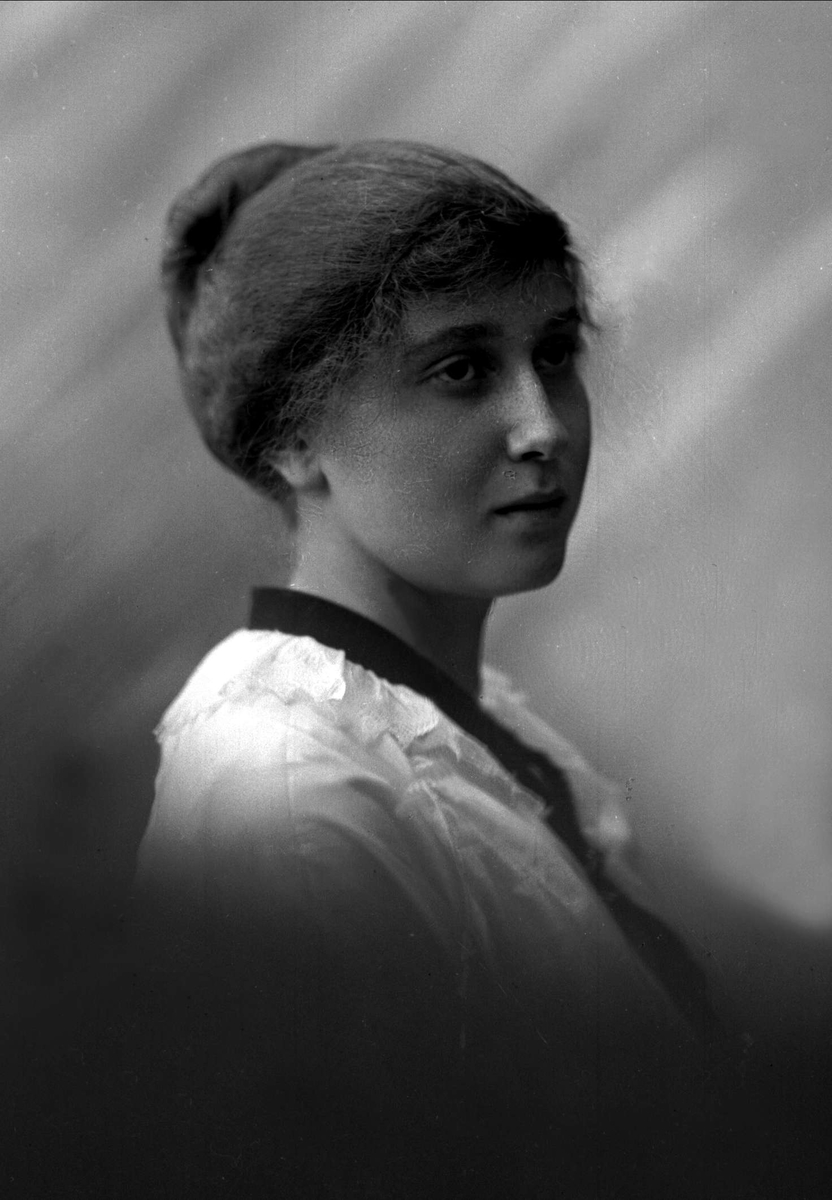 Gustav Borgen, Portrett, kvinne. Student Marry Koritzinski.