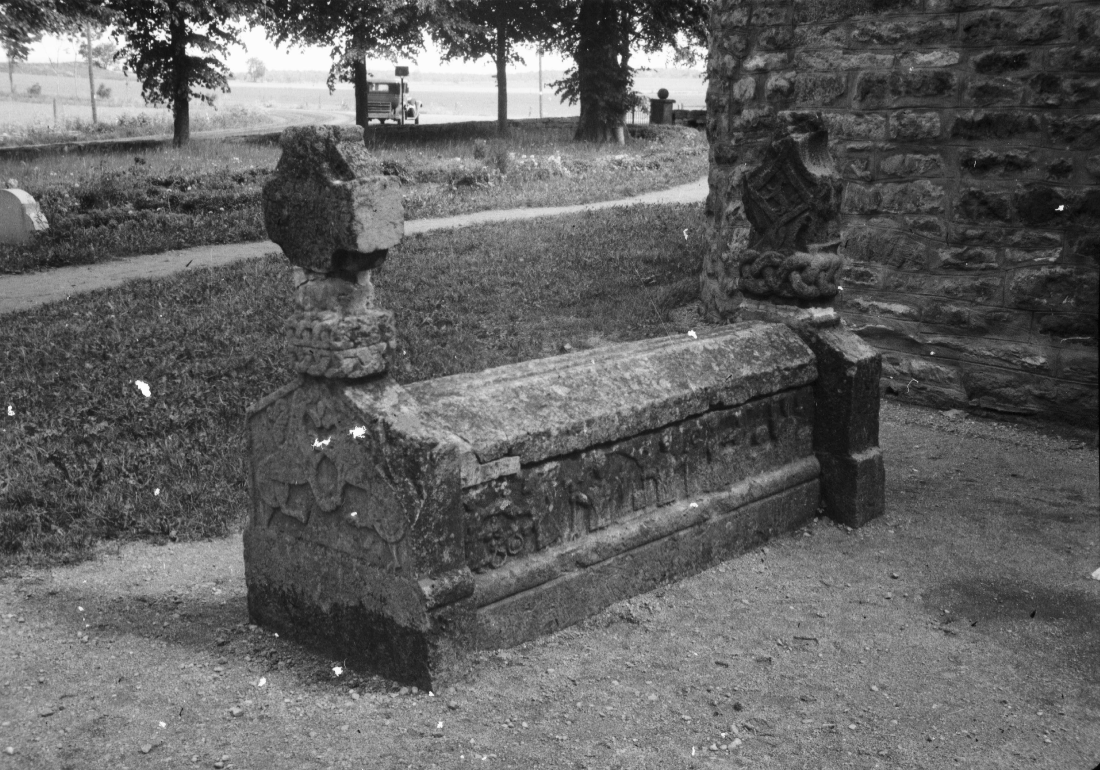E. Lundberg, Husaby kyrka