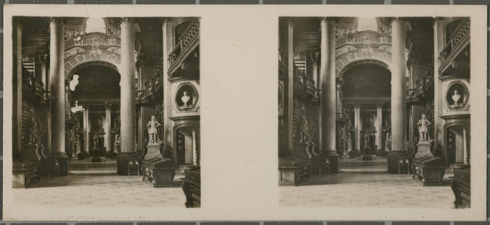 Desconegut, N.º 44. Viena. - Biblioteca Nacional. Sala de Honor