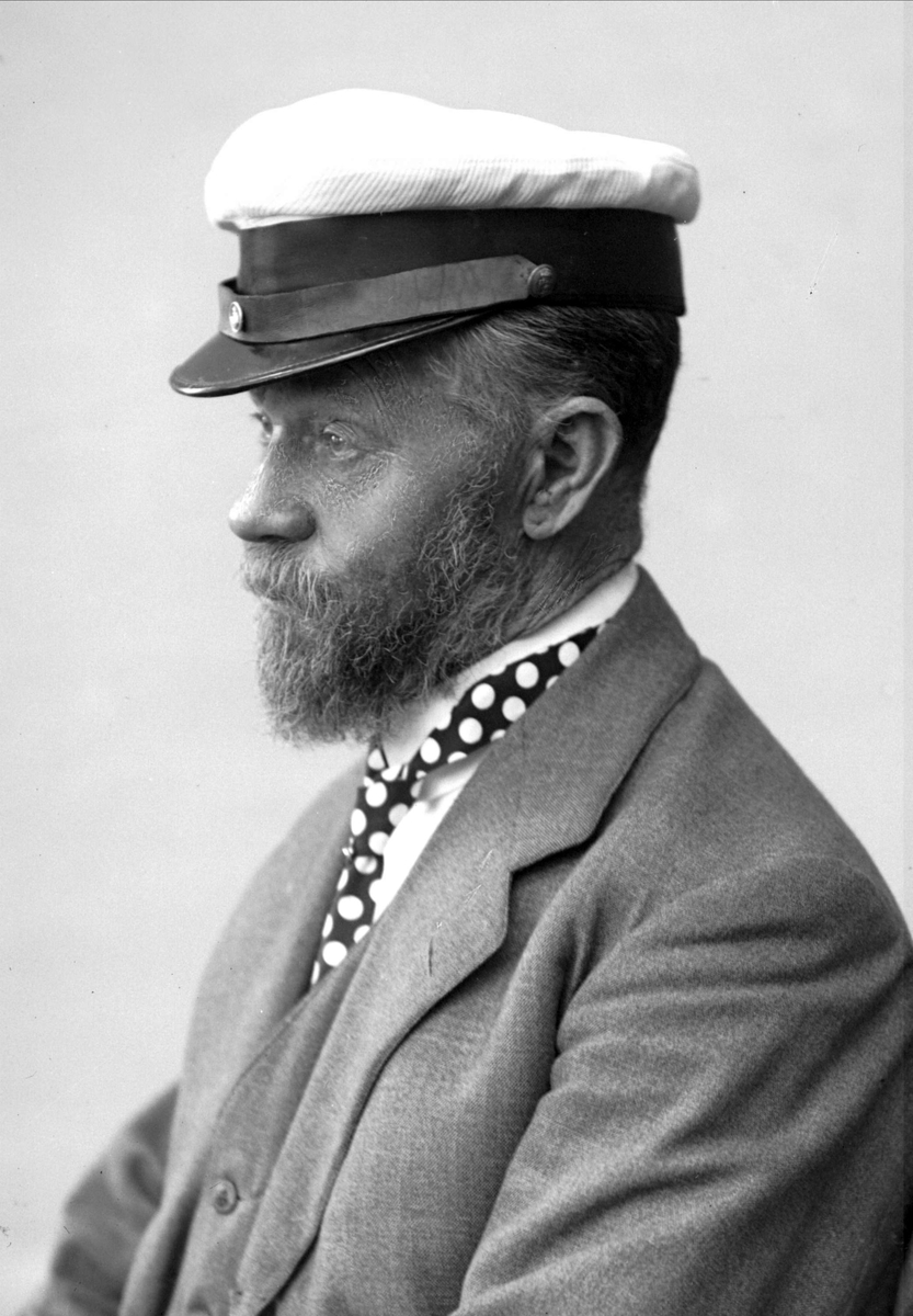 Gustav Borgen, Portrett, skipsfører A. Hansen med skipperlue.