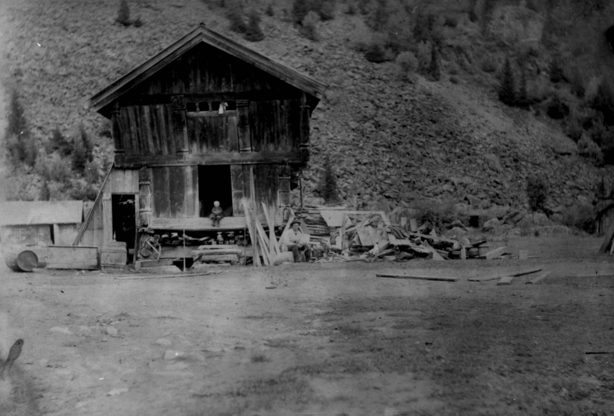Ukjent, Fra en serie fotografier fra et album som har tilhørt folklorist og professor Moltke Moe (1859-1913), antatt fra 1880-årene med motiver fra Telemark.