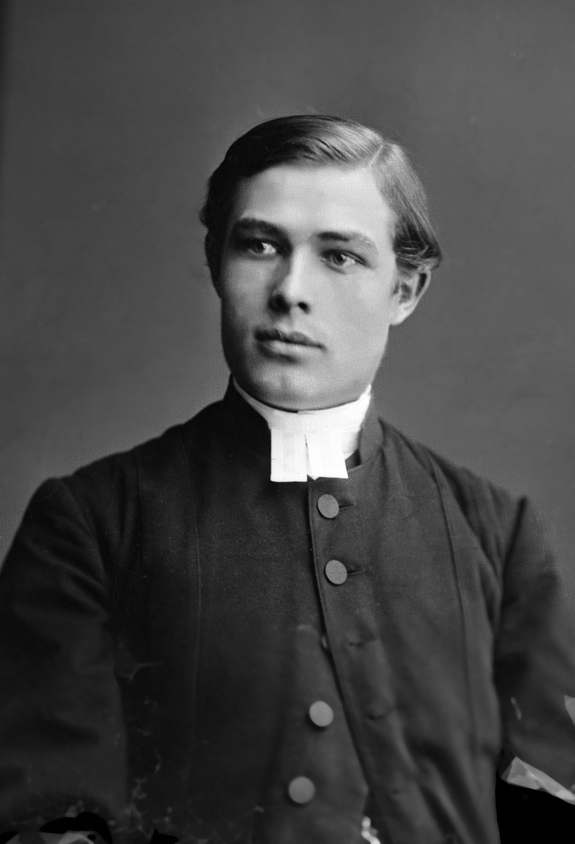 Maria Tesch, Porträtt Fotograferad i Maria Teschs ateljé som fanns i Linköping åren 1873 - 1936. Digitaliserad efter original glasnegativ som förvaras på Stiftsbiblioteket /Linköpings stadsbibliotek.