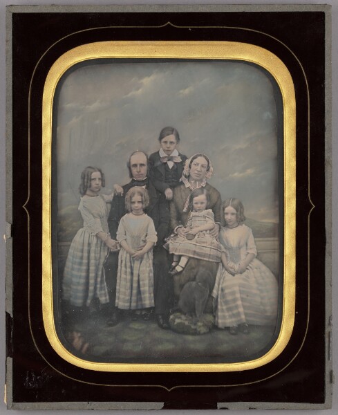 Unknown, [Portrait of a Family of Eight and a Cat]