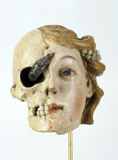 Unknown artist, Weiblicher Kopf mit Vanitas-Symbolik