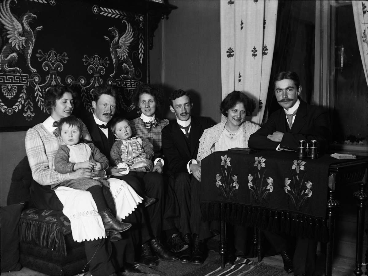 Josef Ärnström, "Larsson, Josef Ärnström, Natan, trion + Arne och Bertil", sannolikt Berge, Timrå socken, Medelpad 1910