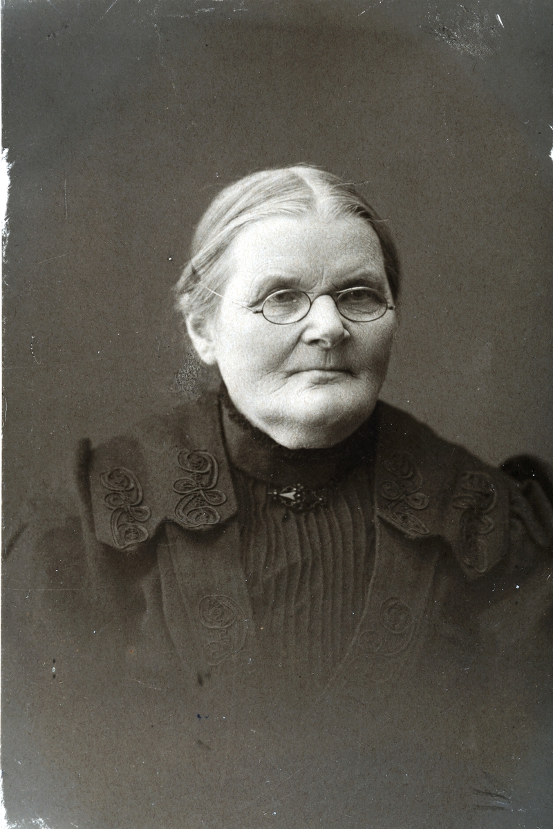 Oscar Løberg, Berthe Andersdatter (Snarud) født 24. 06. 1840 d. 06. 12. 1924.