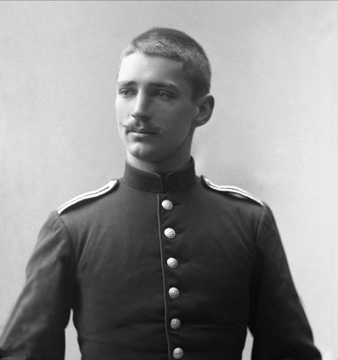 Gustav Borgen, Portrett, mann i kadettuniform.