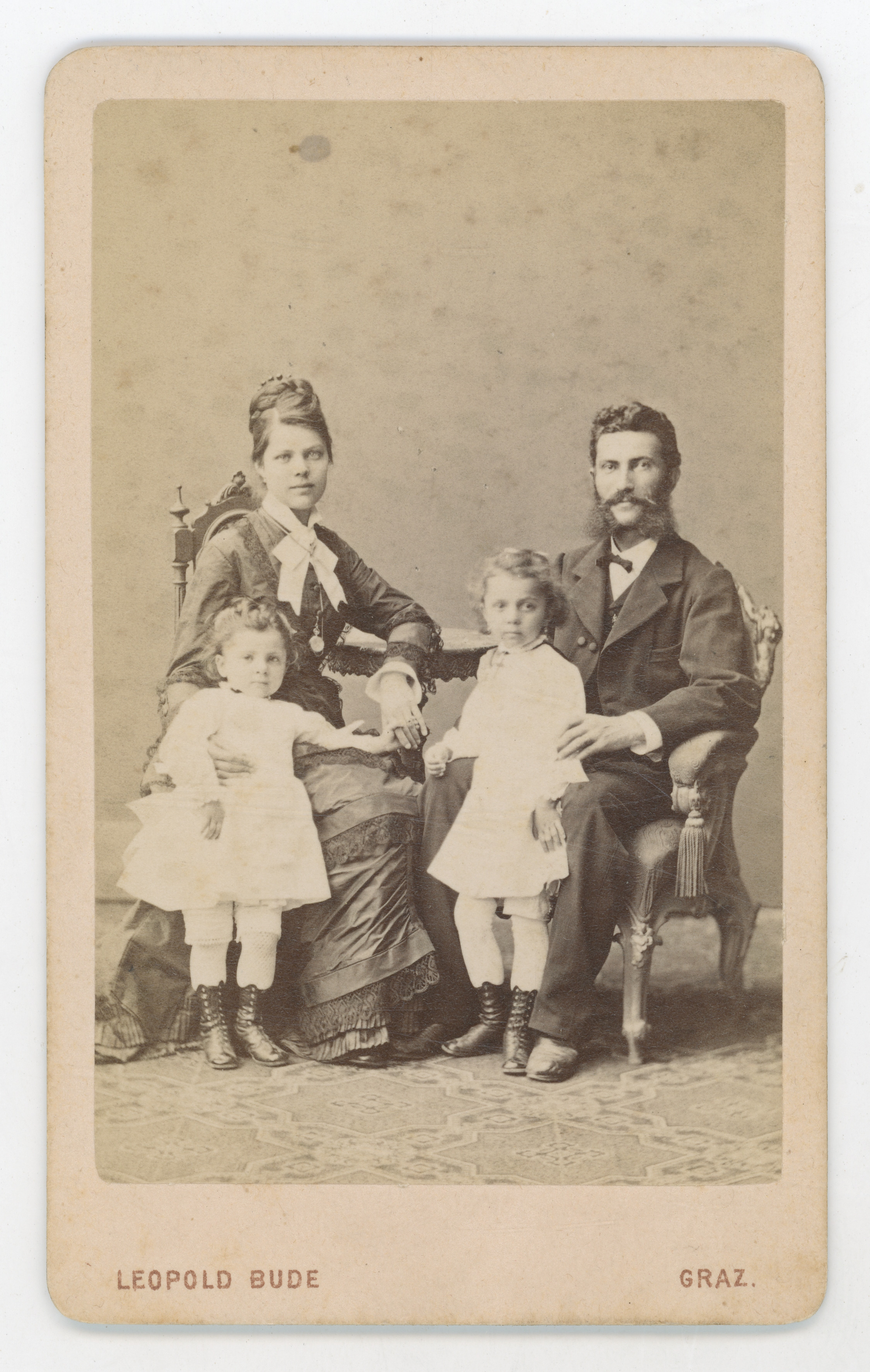 Leopold (1840––1907) Bude, Obitelj u atelijeru