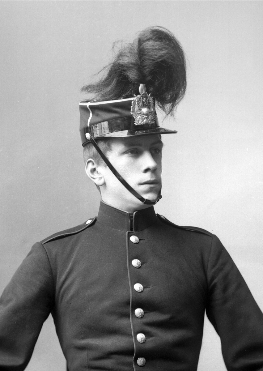 Gustav Borgen, Portrett, mann i kadettuniform.