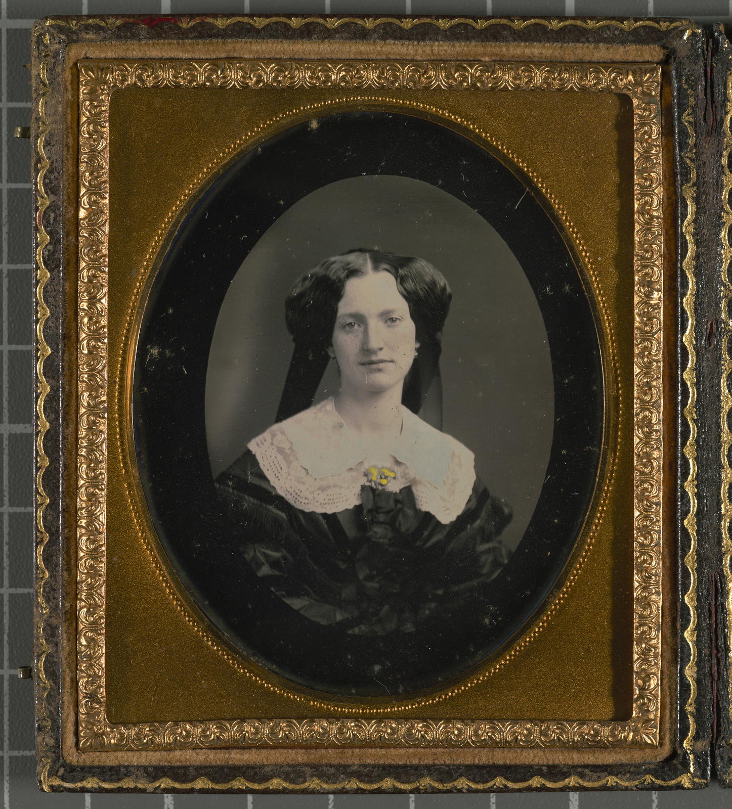 Desconegut, [Retrat d'estudi d'una dona]