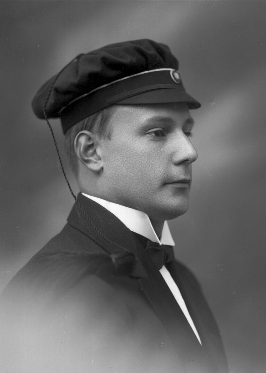 Gustav Borgen, Portrett, mann med studentlue. Student Mattis Haave.