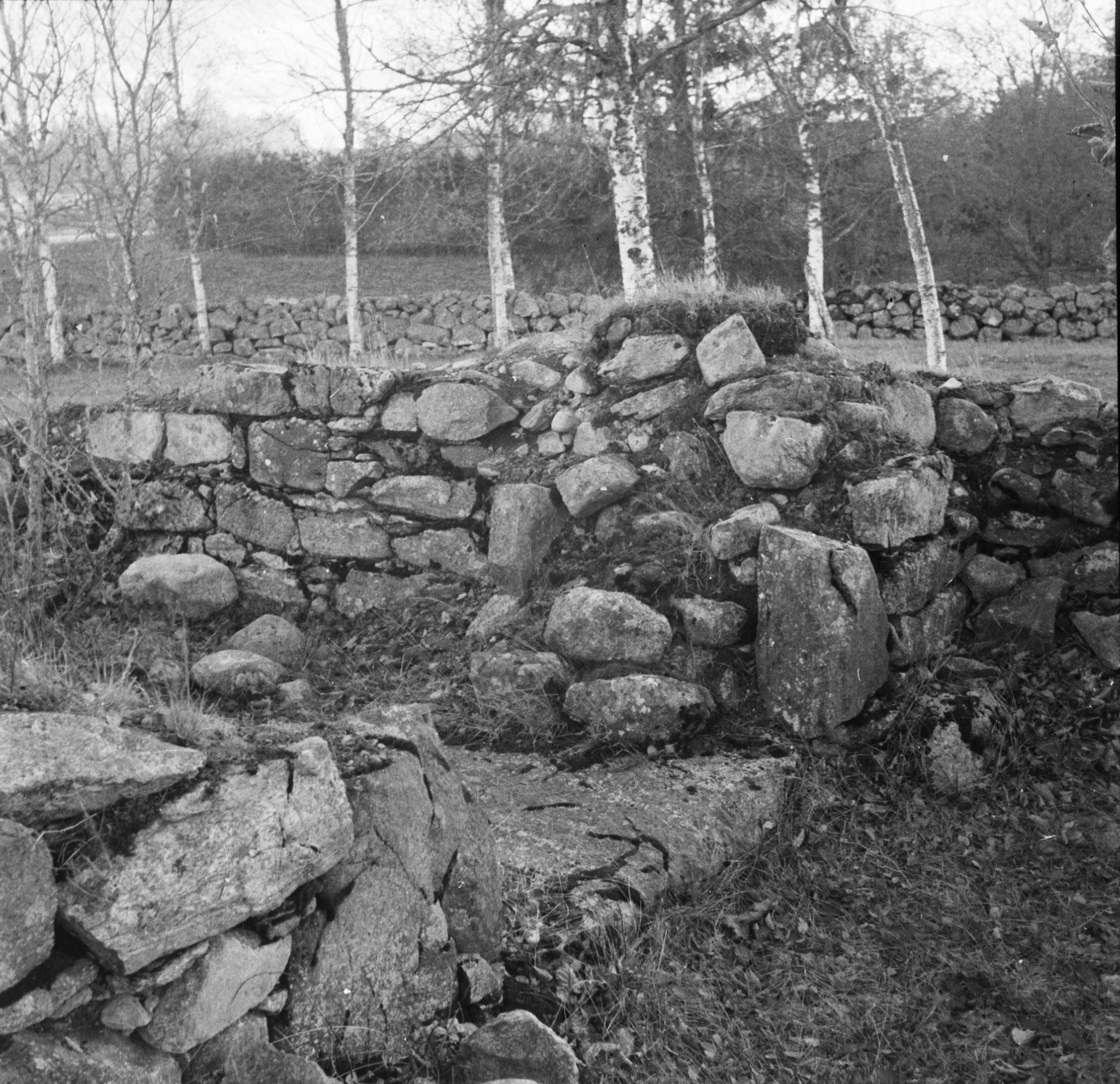 E. Lundberg, Edsvära, Ballstorps kyrkoruin