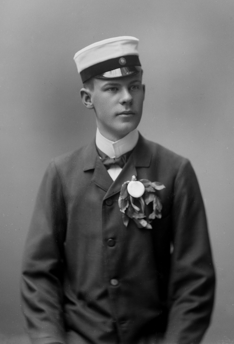 Maria Tesch, Porträtt Fotograferad i Maria Teschs ateljé som fanns i Linköping åren 1873 - 1936. Digitaliserad efter original glasnegativ som förvaras på Stiftsbiblioteket /Linköpings stadsbibliotek.