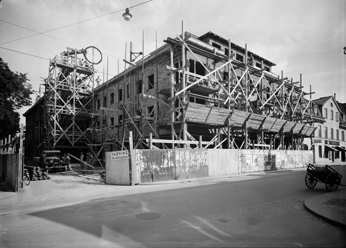 Paul Sandberg, Residential and business house under construction, Hjorten district, LinnéBo- SvartBoBo, Uppsala 1939