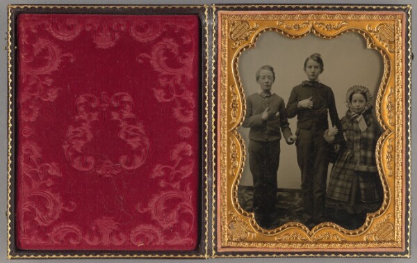 Unknown, [Portrait of three unidentified children]