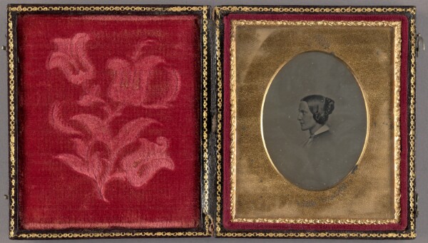 Unknown, [Vignette profile portrait of an unidentified woman]