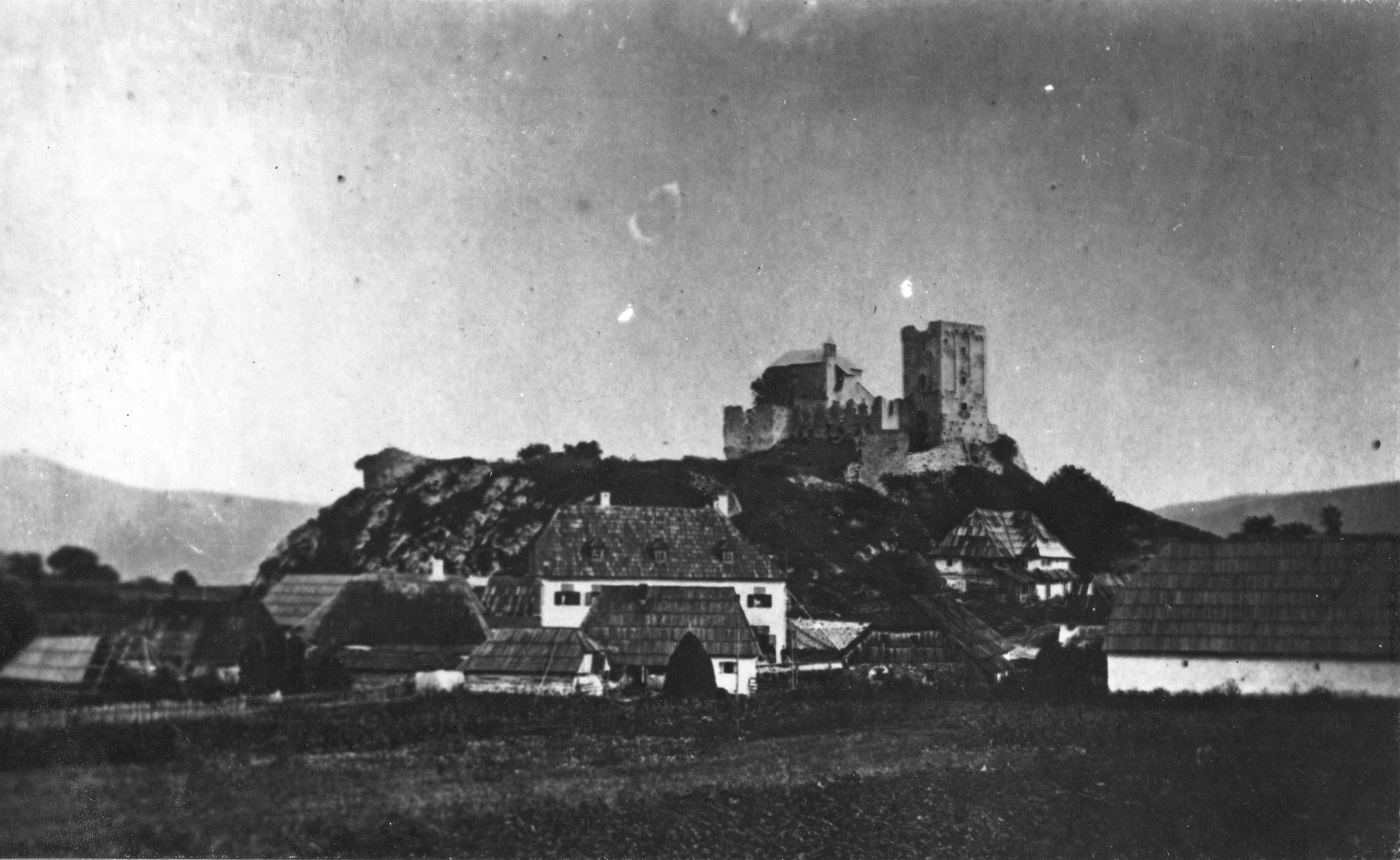 Ivan Standl, Brinje (Sokolac), grad s mjestom, pogled sa sjeverozapadne strane