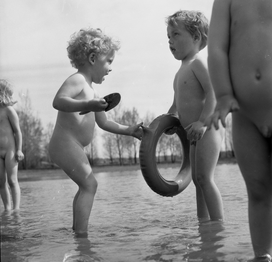 Örebro Kuriren, Badpremiär på Gustavsvik. 1 juni 1955.