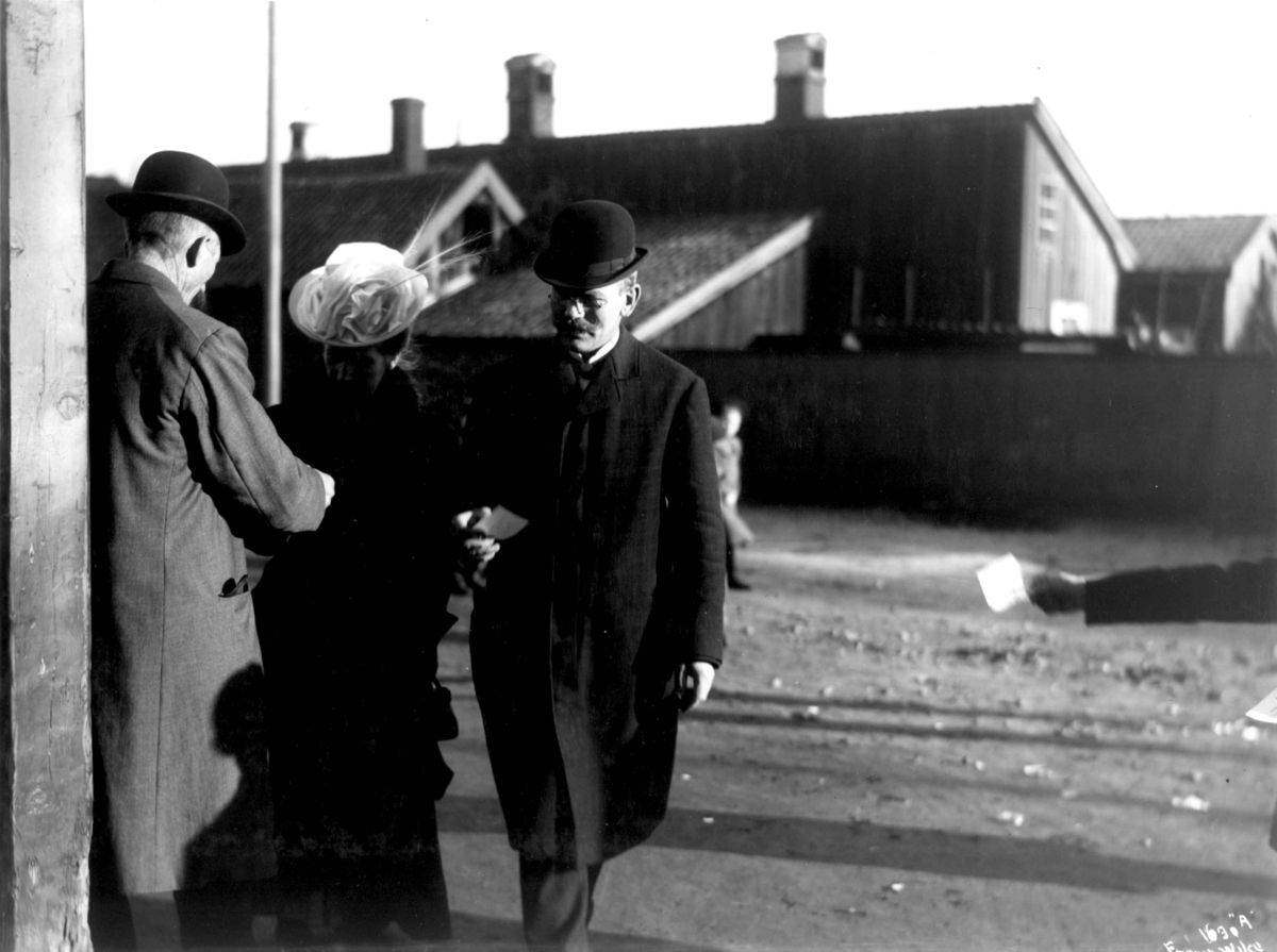 Anders Beer Wilse, Stortingsvalg, muligens Drammen, Buskerud, 1909. Ved dette valget kunne kvinner fra borgerskapet og middelklassen avgi stemme for første gang.