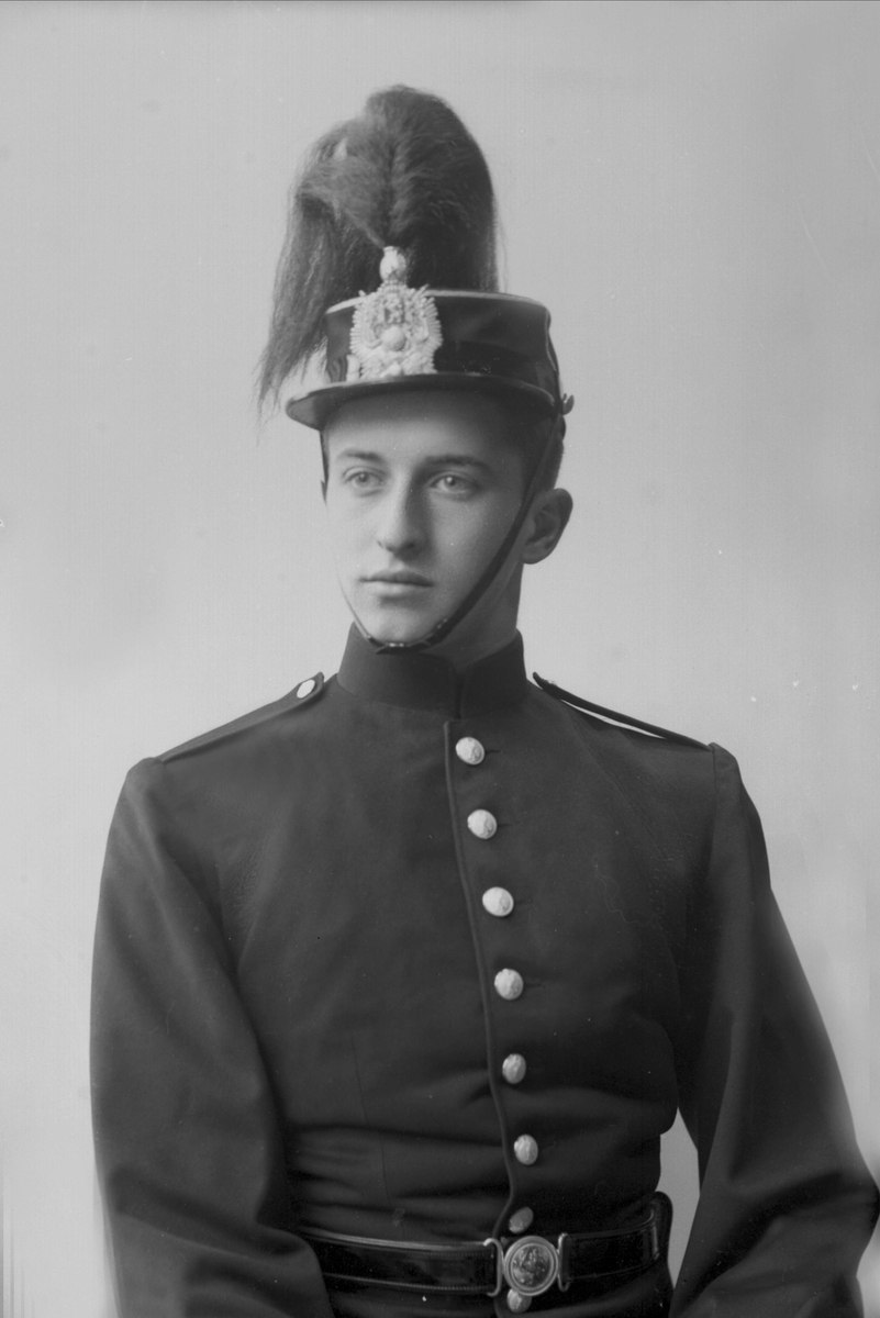 Gustav Borgen, Portrett, mann i kadettuniform.