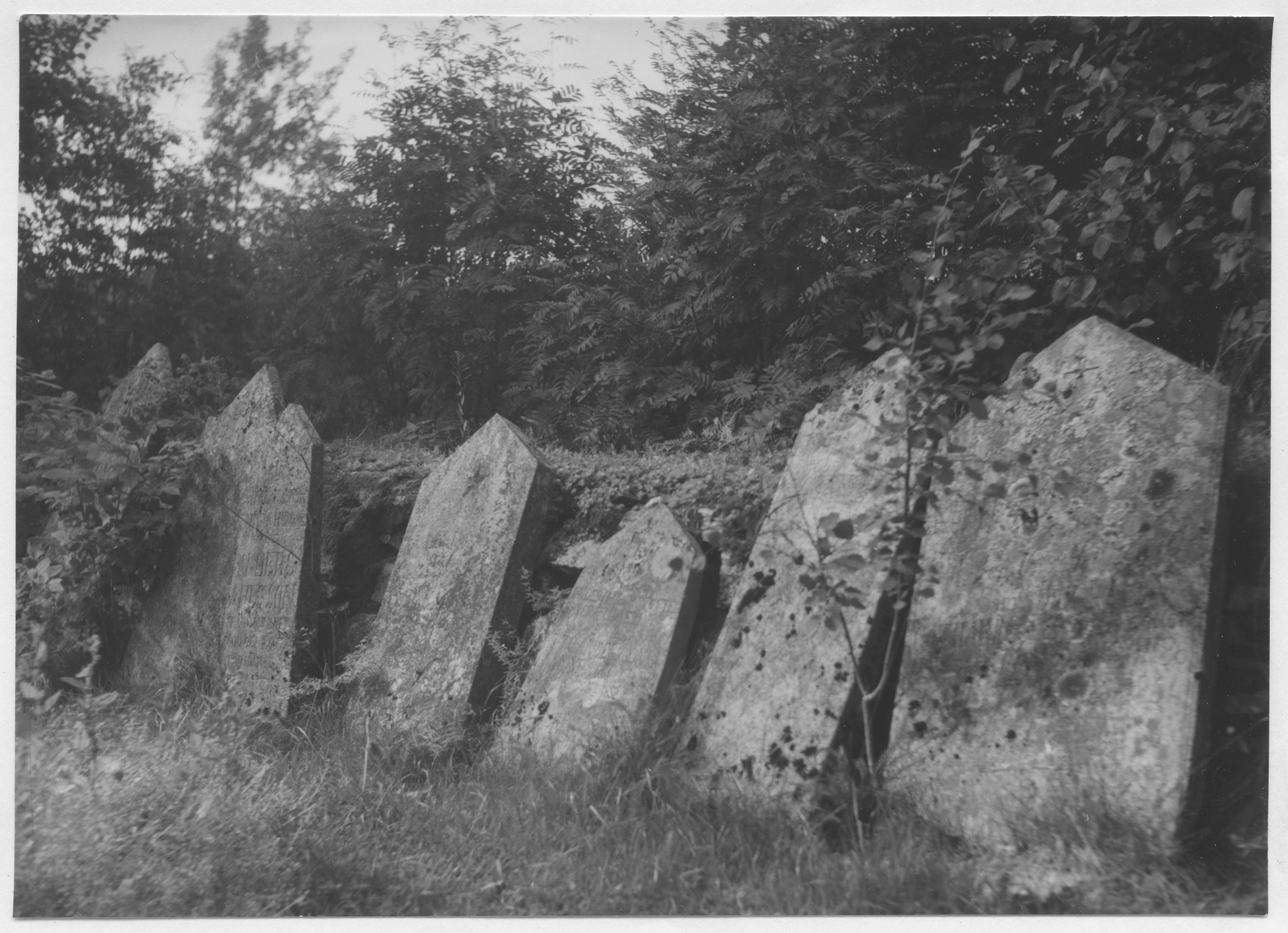 Mårten Sjöbeck, Töftedals kyrkogård, gravsten