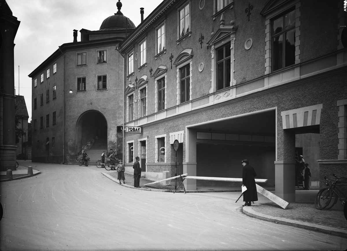 Paul Sandberg, Gillbergska huset, kvarteret Holmen, Fyristorg, Uppsala innan invigningen av Genomfarten i augusti 1935