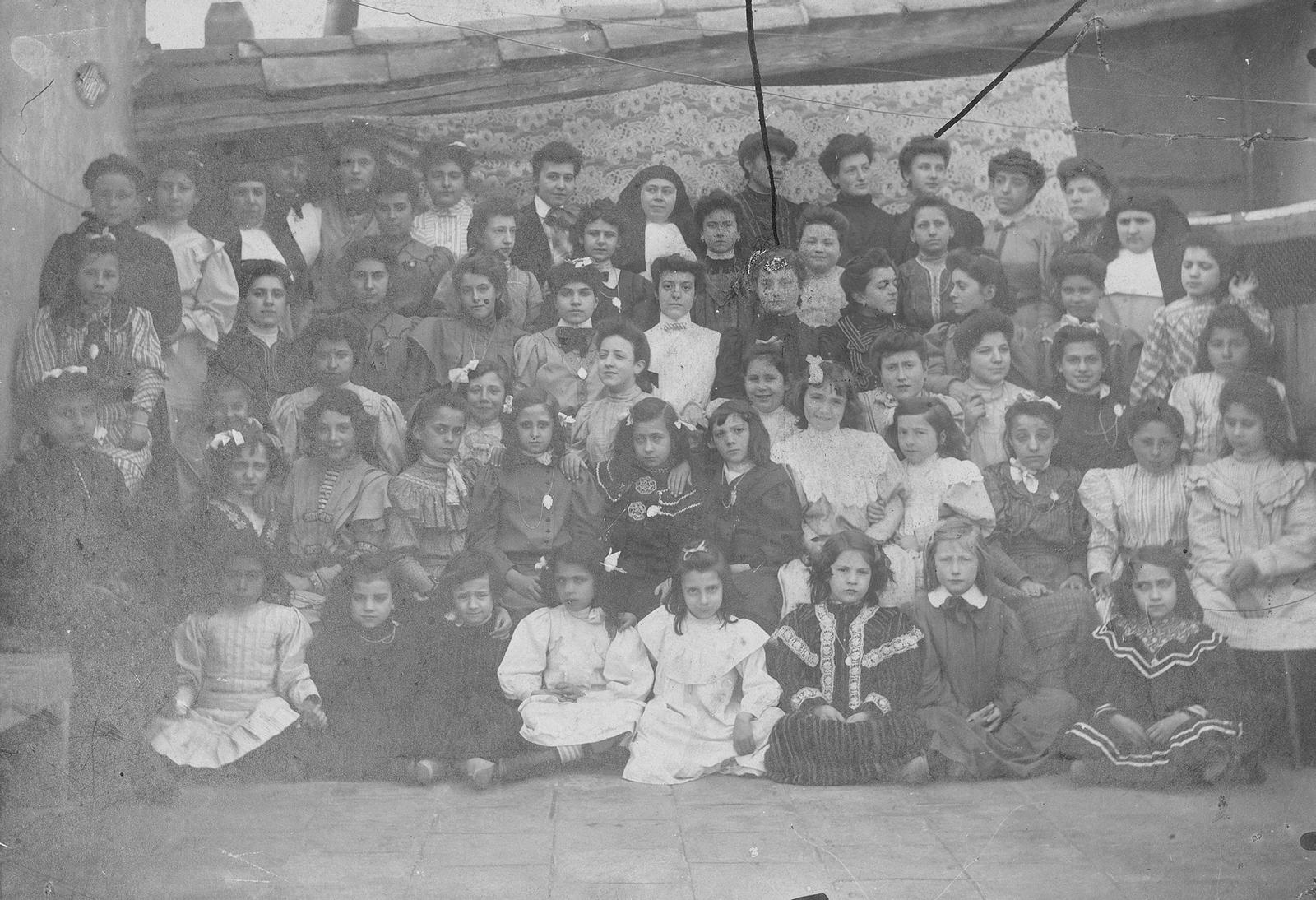 Desconegut, [Group Portrait]