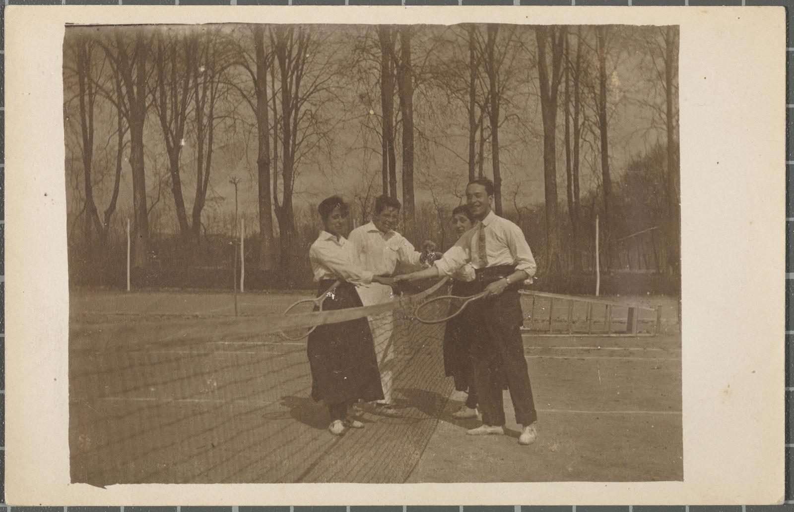 Desconegut, [Pista de tennis de la Devesa]
