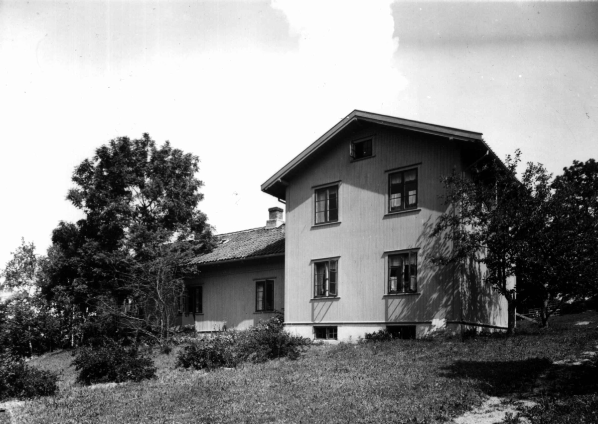 Anders Beer Wilse, Stovner gård, Oslo, Østre Aker. Huset sett fra hagen.