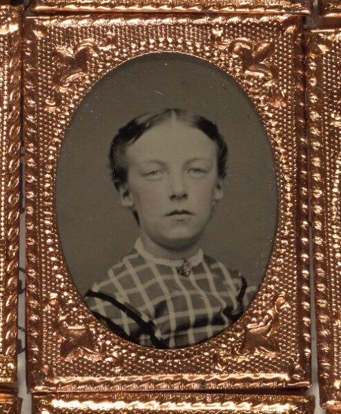 Unknown, [Portrait of a young girl]