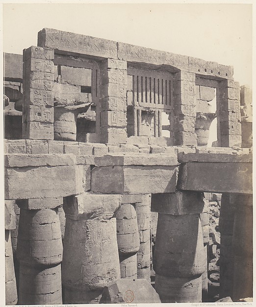 Félix Teynard, Karnak (Thèbes), Palais - Salle Hypostyle - Fenêtre et Chapiteaux des Galeries Latérales
