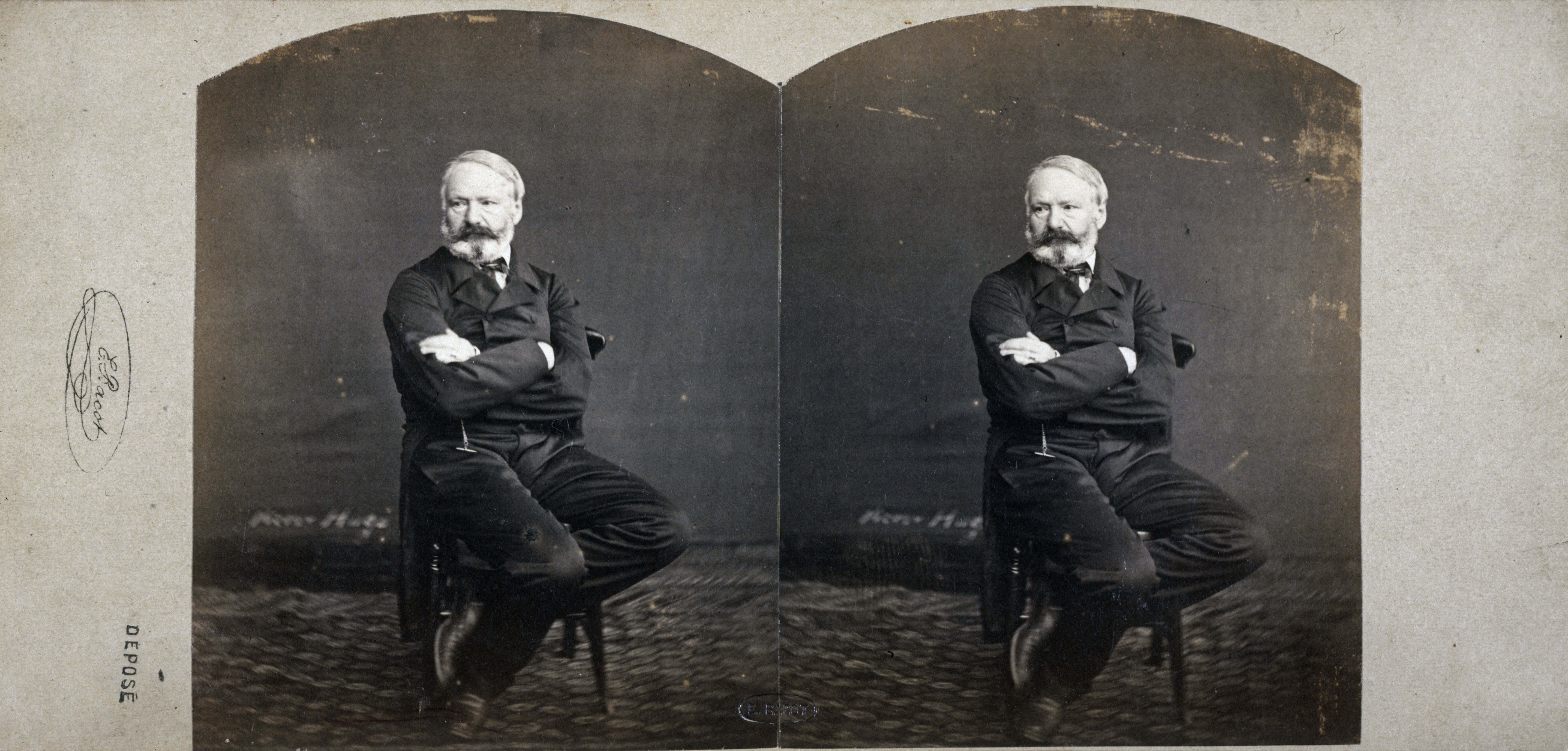 Edmond Bacot, Victor Hugo assis de face bras croisés