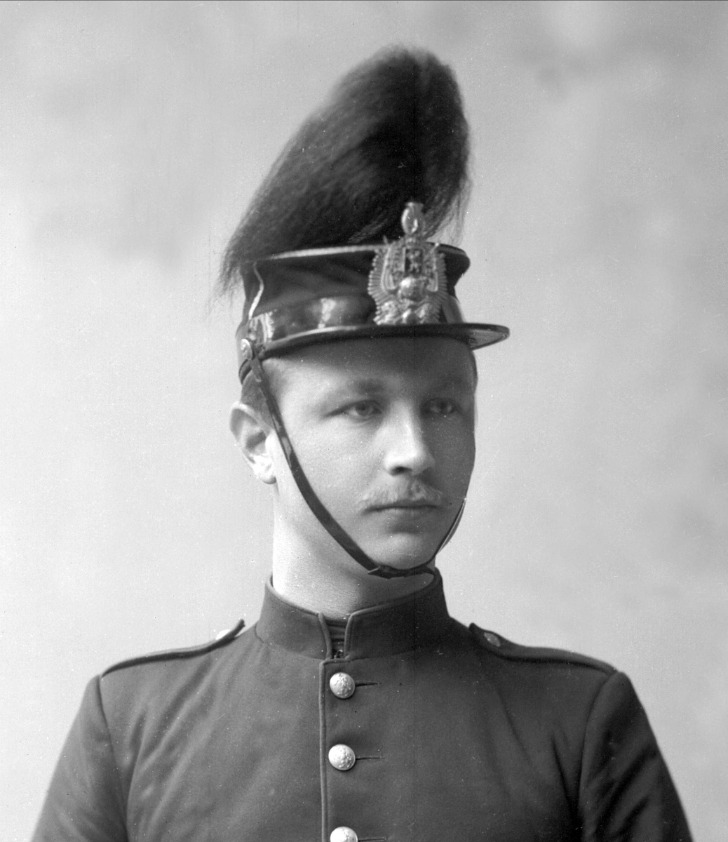 Gustav Borgen, Portrett, mann i kadettuniform.