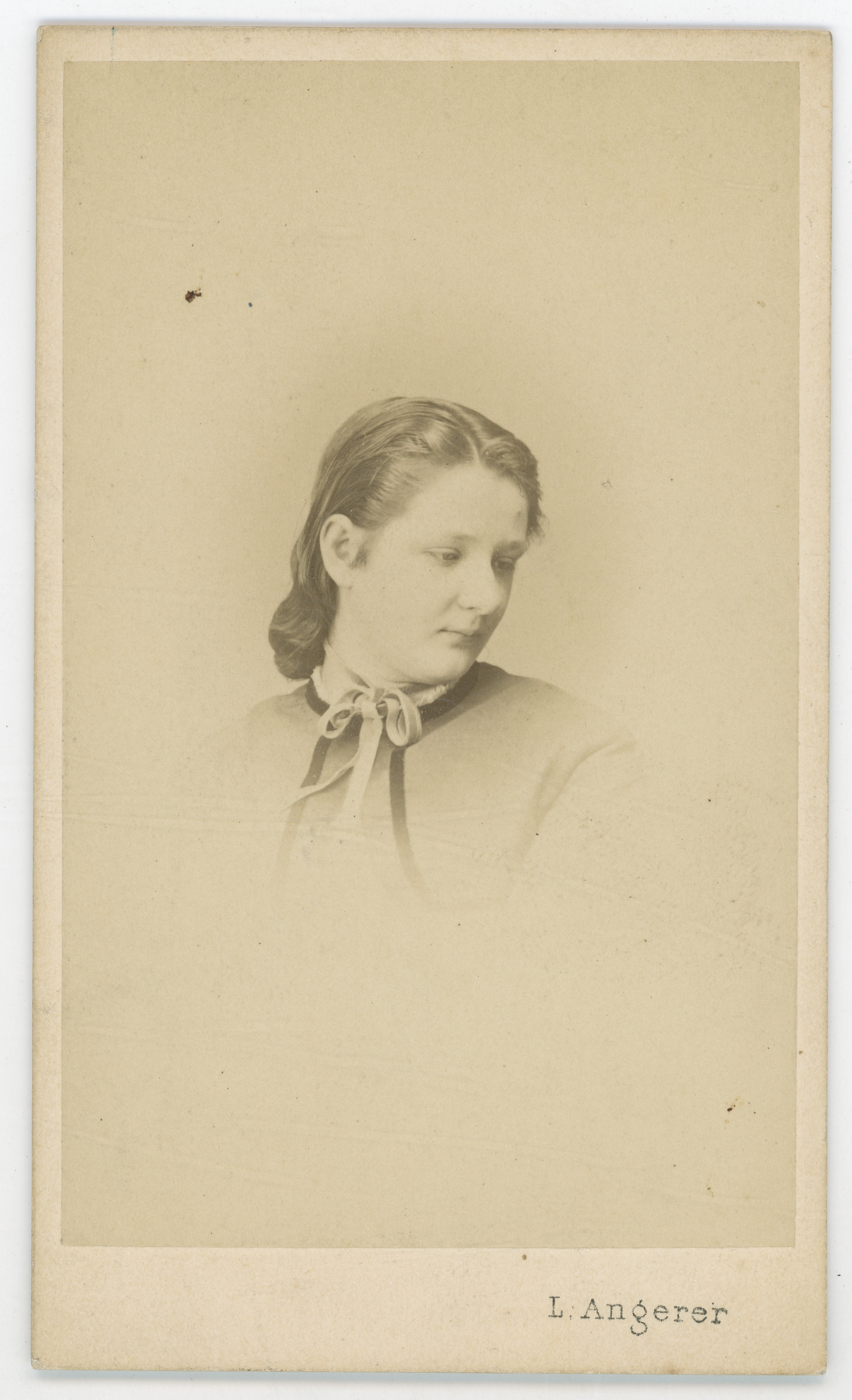 L. Angerer, Mlada gospođica