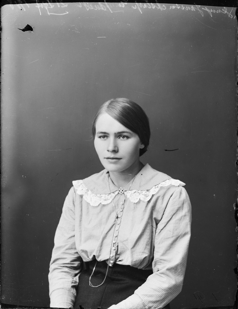 Skötsner-Edhlund, Jenny Jansson från Åstorp, Ekeby socken, Uppland, 1918