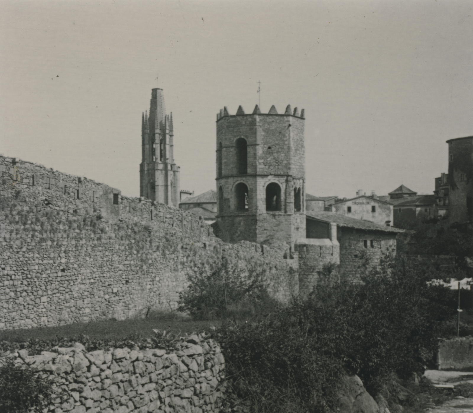 Desconegut, [Wall and monastery of Saint Peter of Galligants]