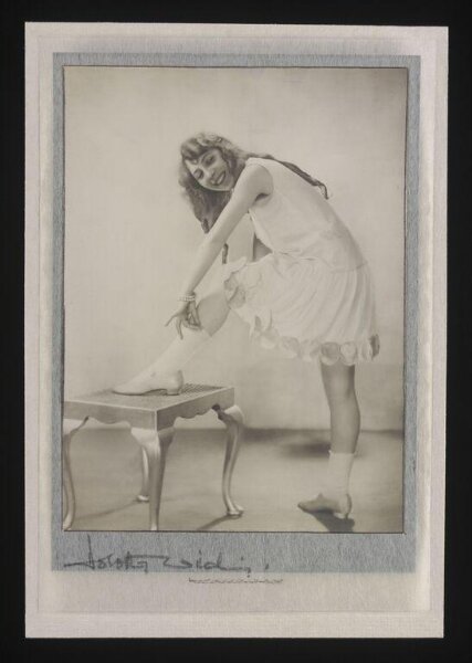 Wilding, Dorothy, Camilla Feo
