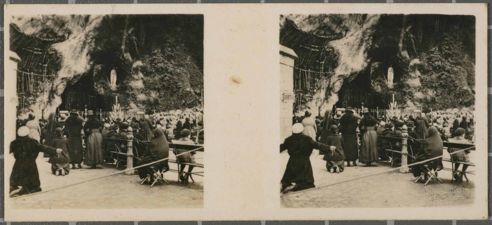 Desconegut, N.º 120 Lourdes - La gruta de Massabiele.
