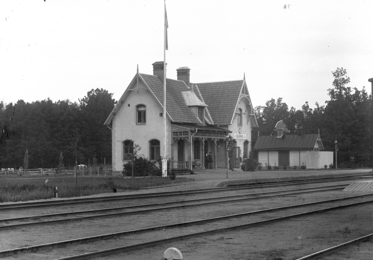 Gustaf Ferdinand Hallberg, Bjärka järnvägsstation.