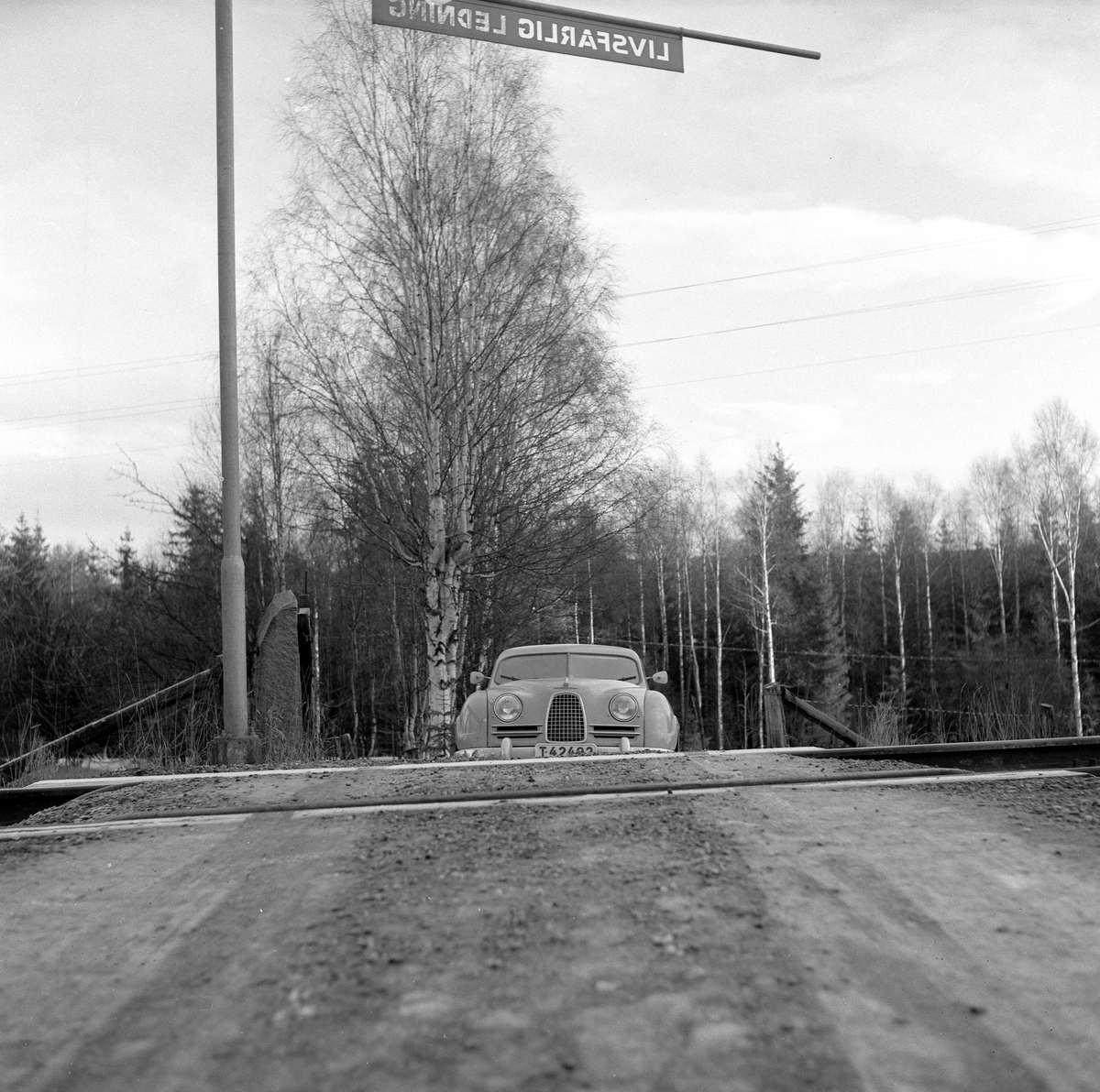 Anders Bogland, Dangerous railway junction, a car.