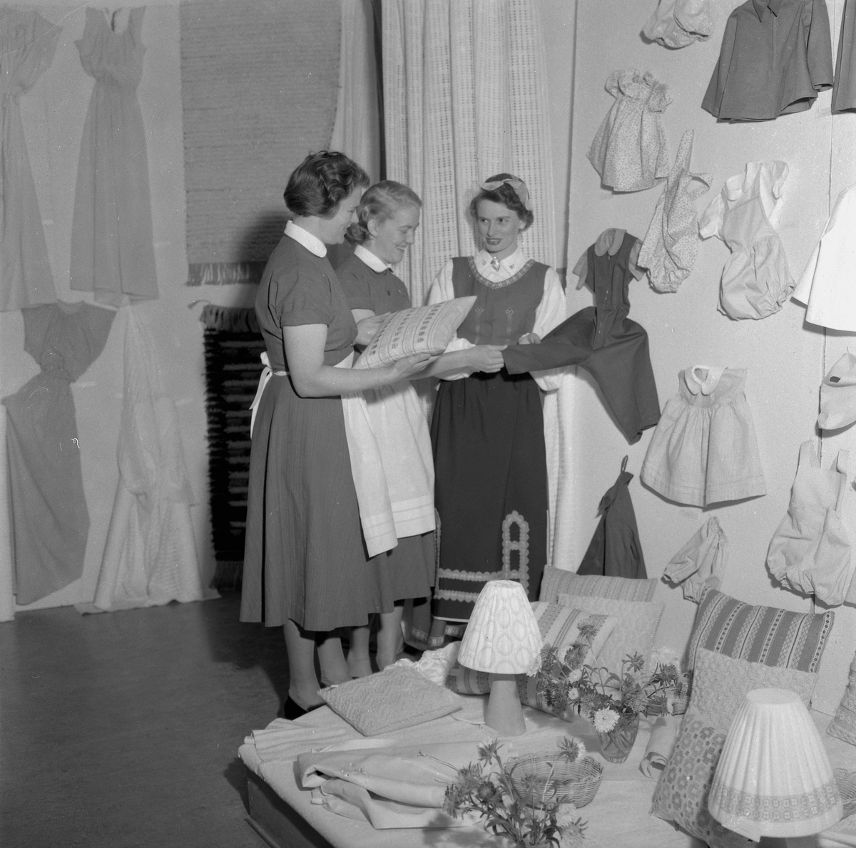 Örebro Kuriren, Closing in Kävesta. October 6, 1955.