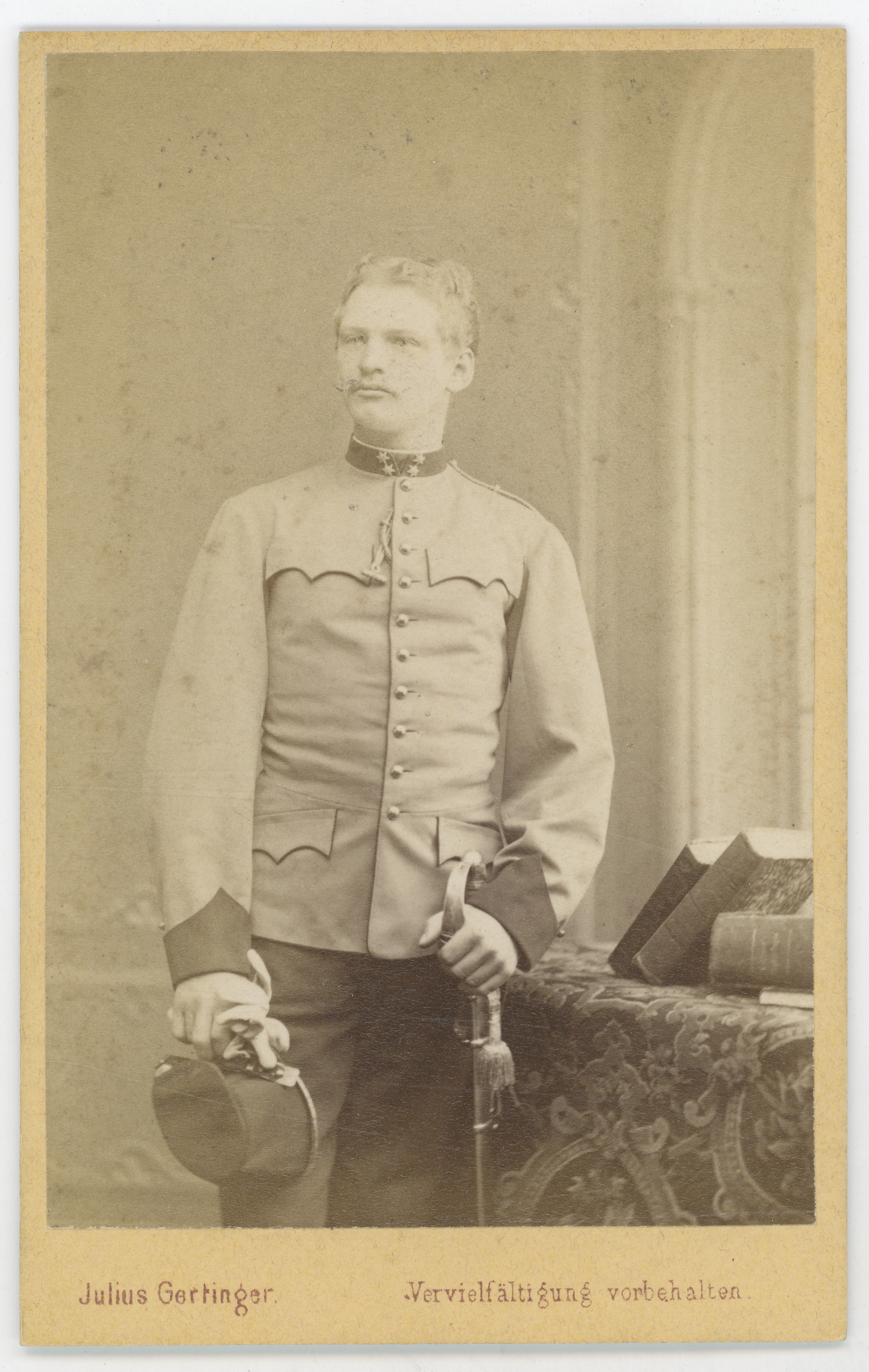 Julius Gertinger, Časnik
