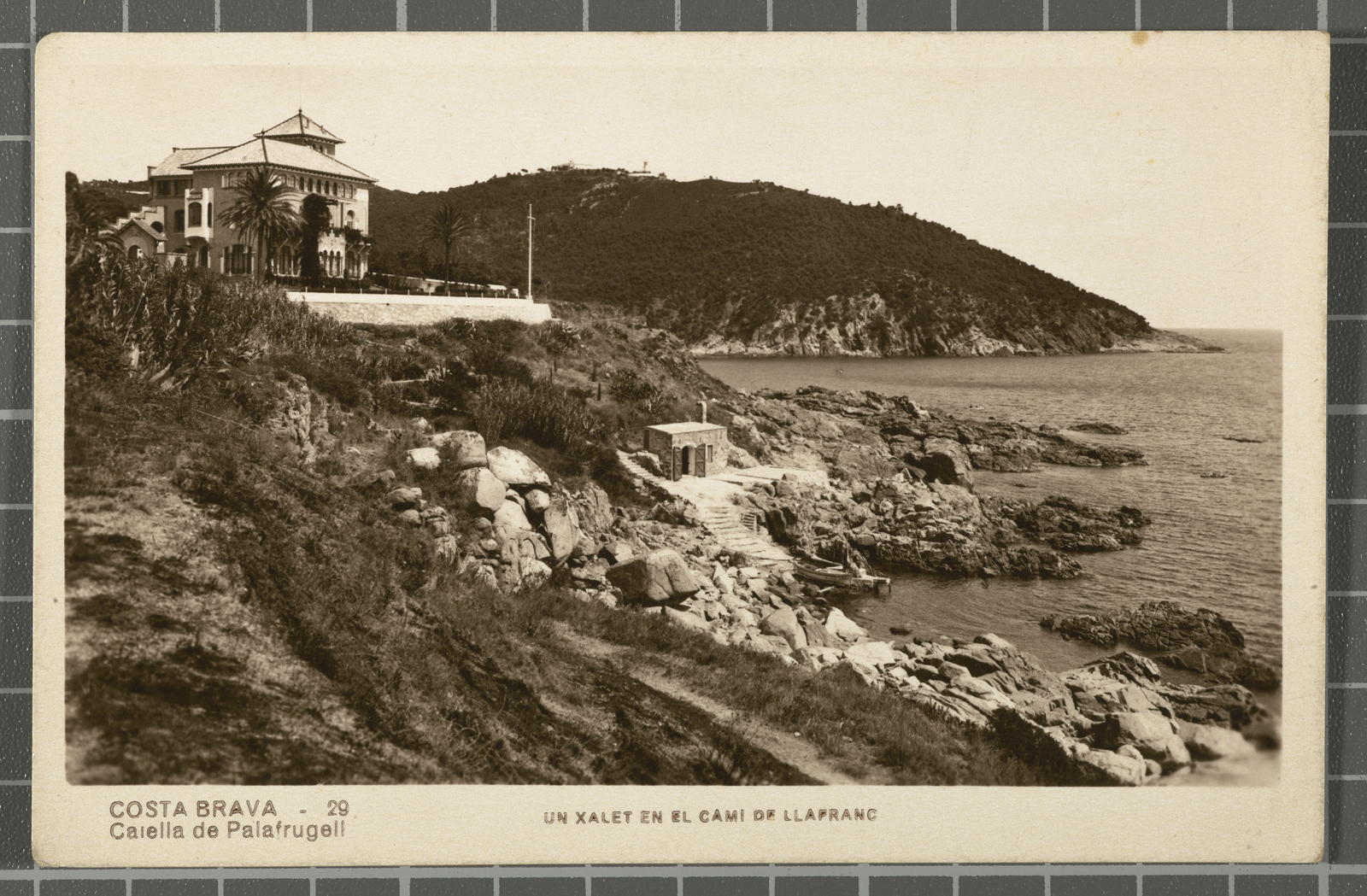 Desconegut, Costa Brava - 29 Calella de Palafrugell. Un xalet en el camí de Llafranc