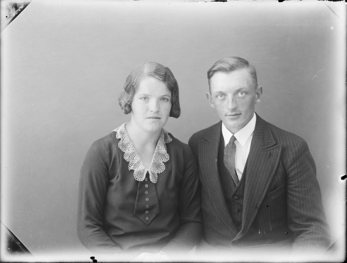 Skötsner-Edhlund, Ateljéporträtt - kvinna och man, Östhammar, Uppland