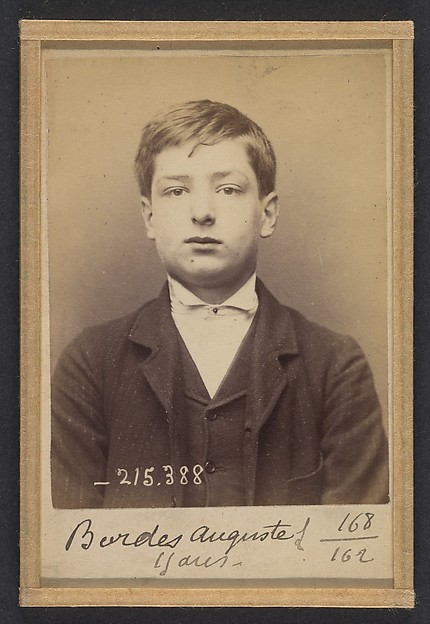 Alphonse Bertillon, Bordes. Auguste. 15 ans, né à Paris XVIIIe. Garçon Marchand de vins. Anarchiste. 9/3/94.