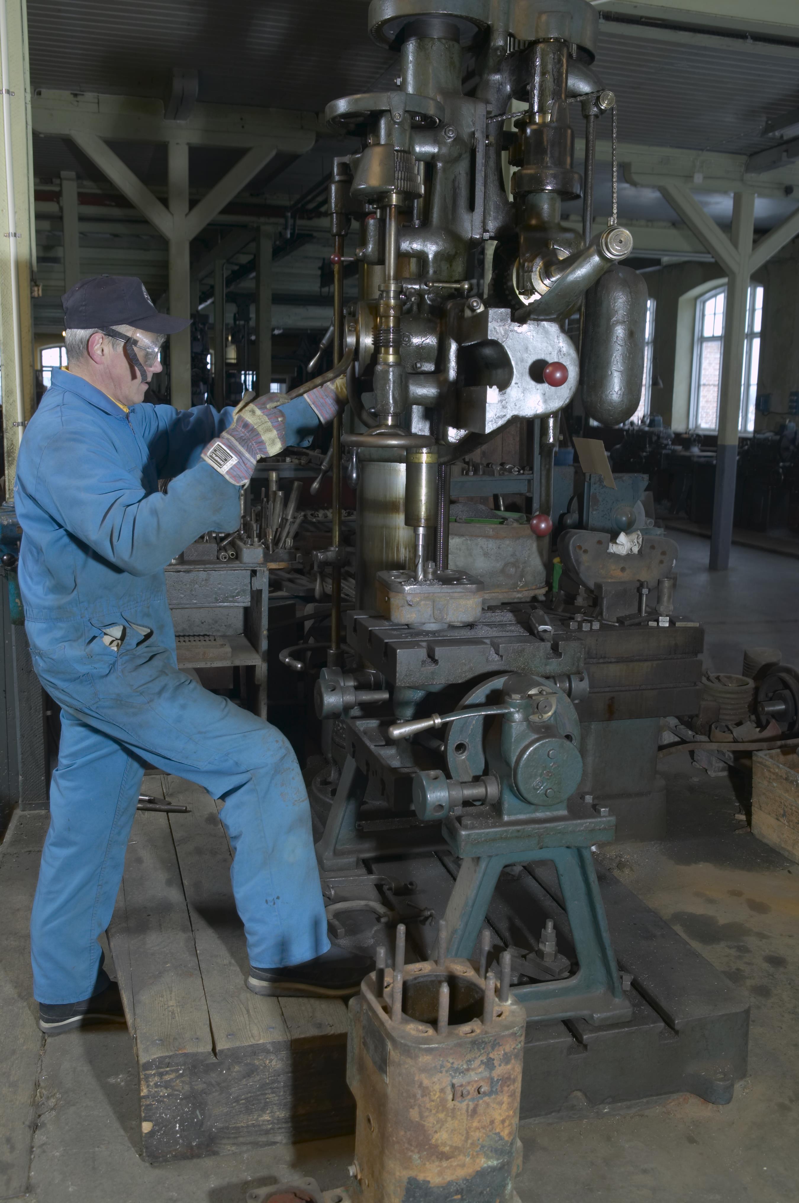 Bengt A Lundberg, Pythagoras motorfabrik