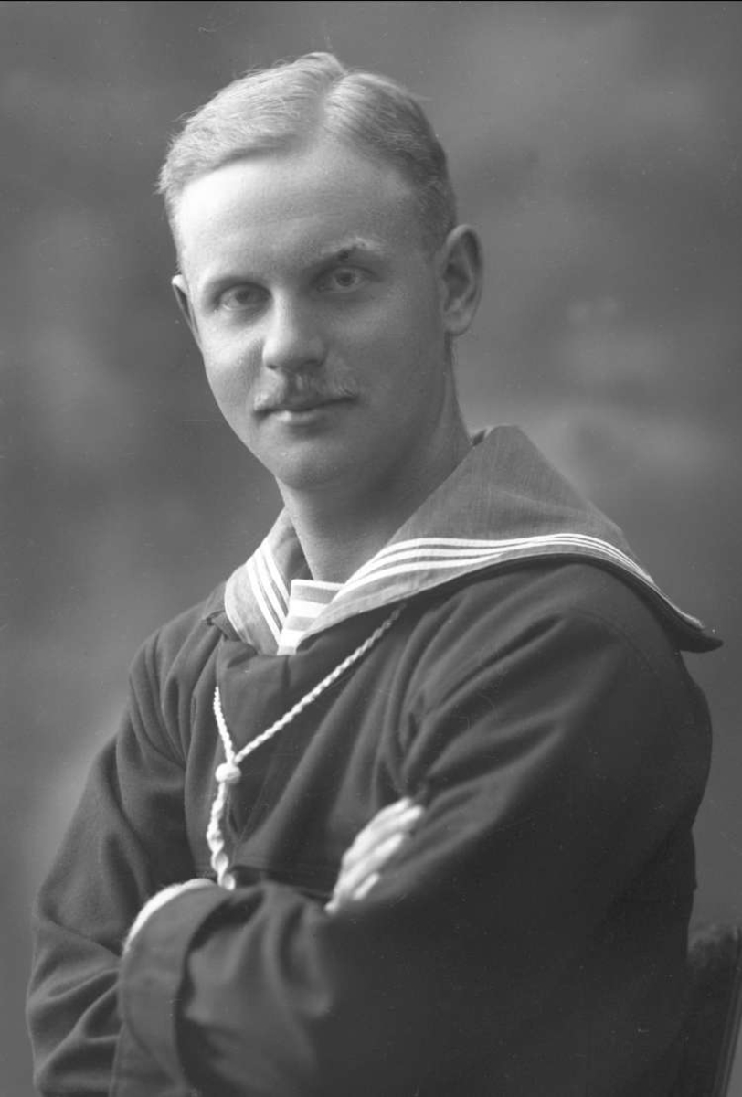 Gustav Borgen, Portrett, mann i matrosuniform. Tore von Kokeritz Appeløf