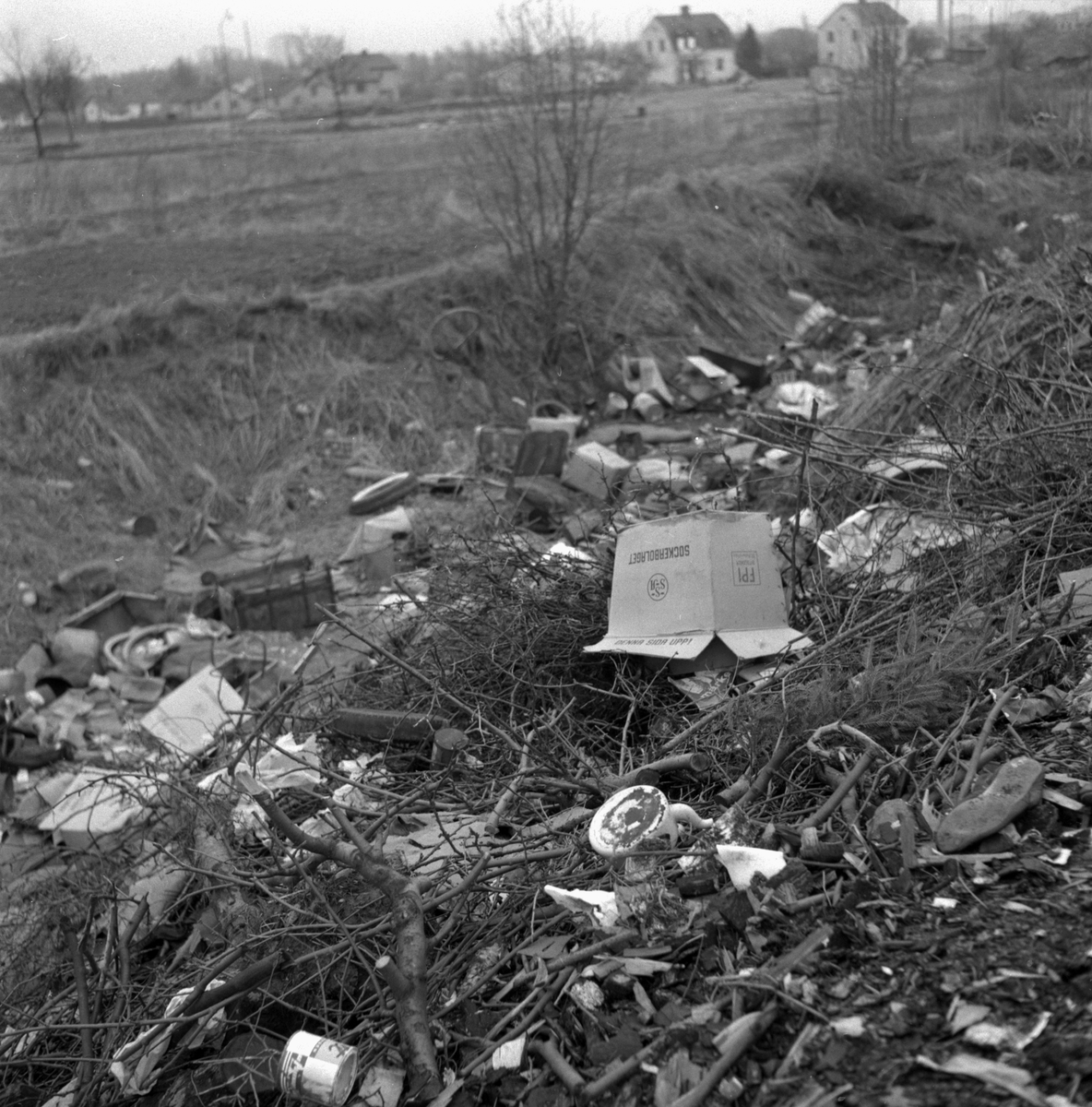 Örebro Kuriren, Nerskräpad kyrkogård. 11 april 1959.